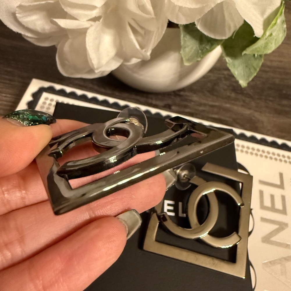 Chanel XL Oversized Grey CC Logo Square Hoop Statement Earrings - Picture 4 of 10